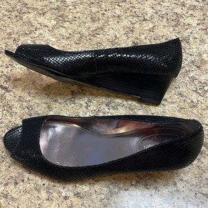 Calvin Klein Bree Metallic Python Wedges. Size 9.5. Black. NWT